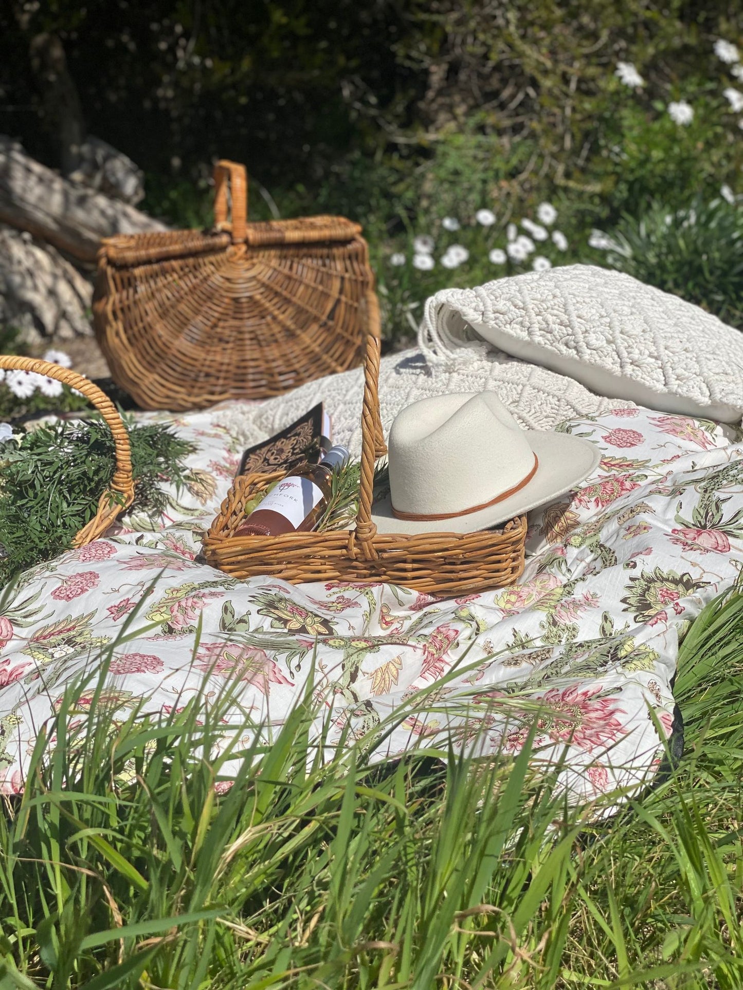 Garden Party Daisy Picnic Blanket – Lily White Homewares House Of Skye