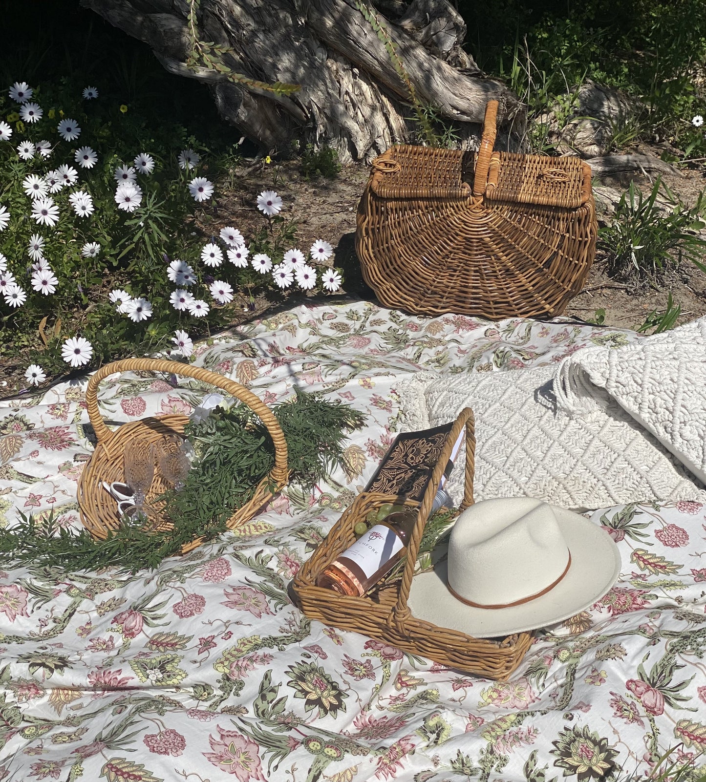 Garden Party Daisy Picnic Blanket – Lily White Homewares House Of Skye