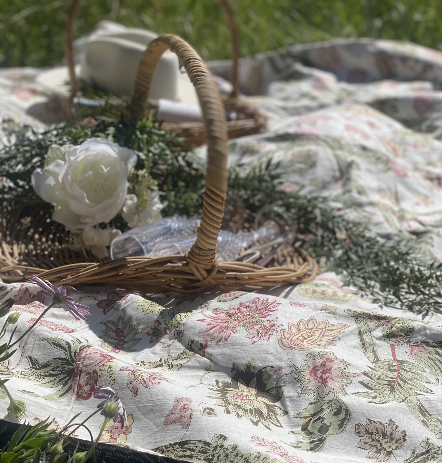 Garden Party Daisy Picnic Blanket – Lily White Homewares House Of Skye