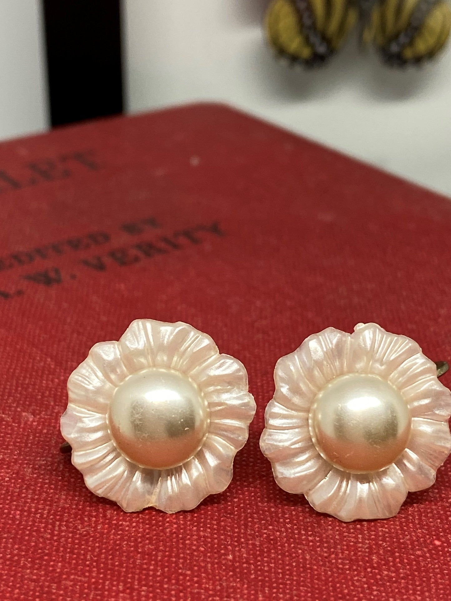 Pearl Daisy earrings 2cm diameter Vintage Vintage