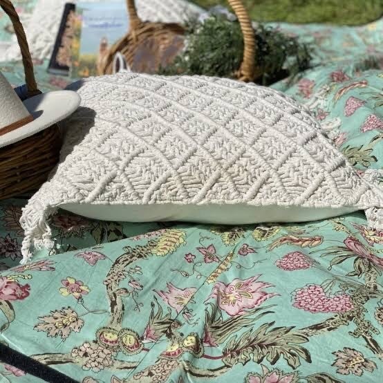 Garden Party Daisy Picnic Blanket – Aquarius Homewares House Of Skye 