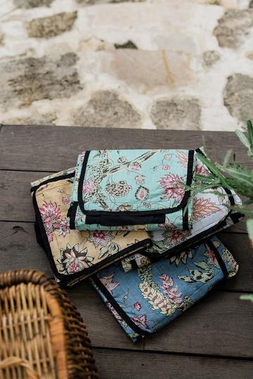 Garden Party Daisy Picnic Blanket – Aquarius Homewares House Of Skye 