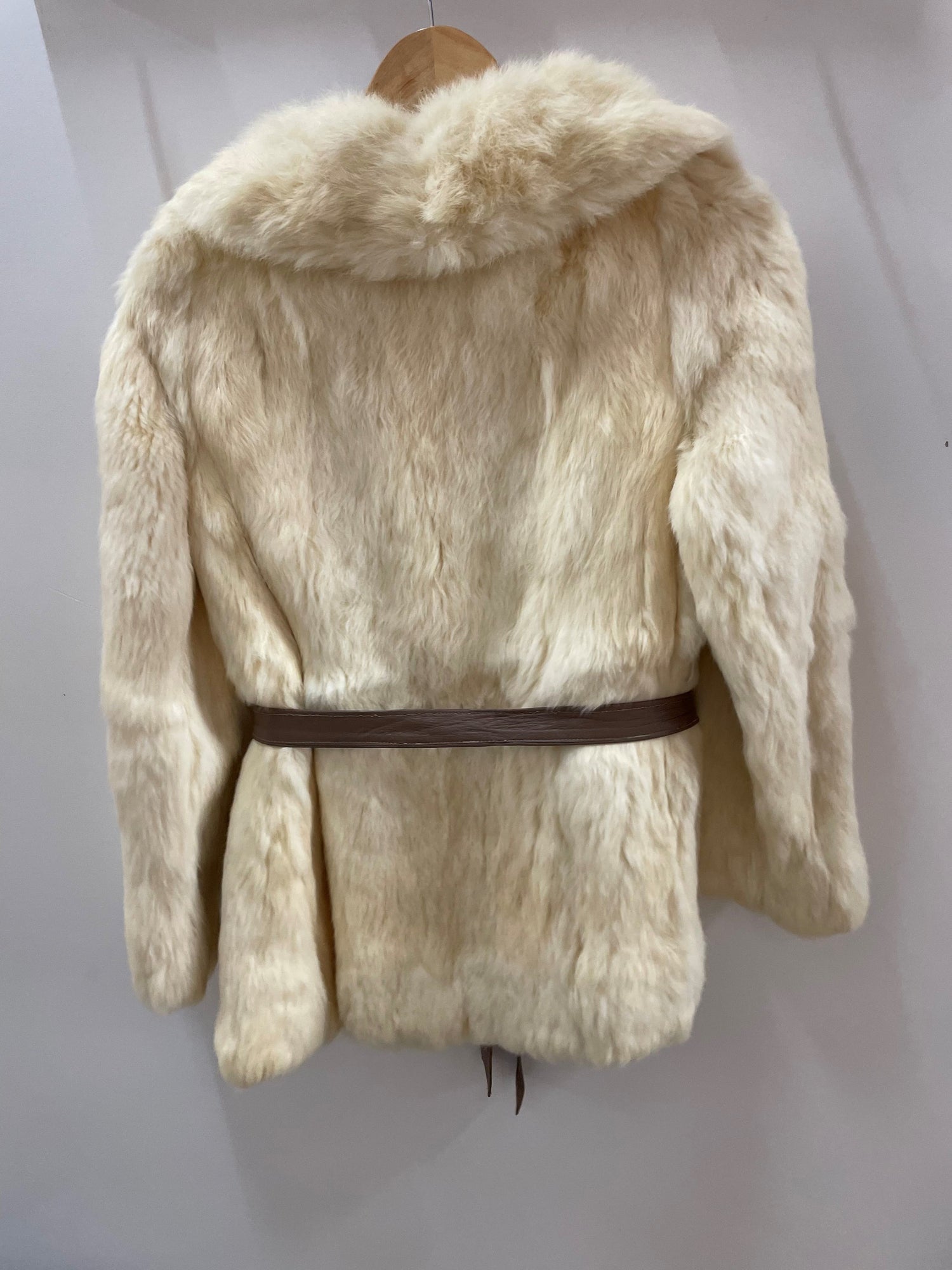 Luxury White Lapin Fur Coat with Leather Belt Vintage Vintage 