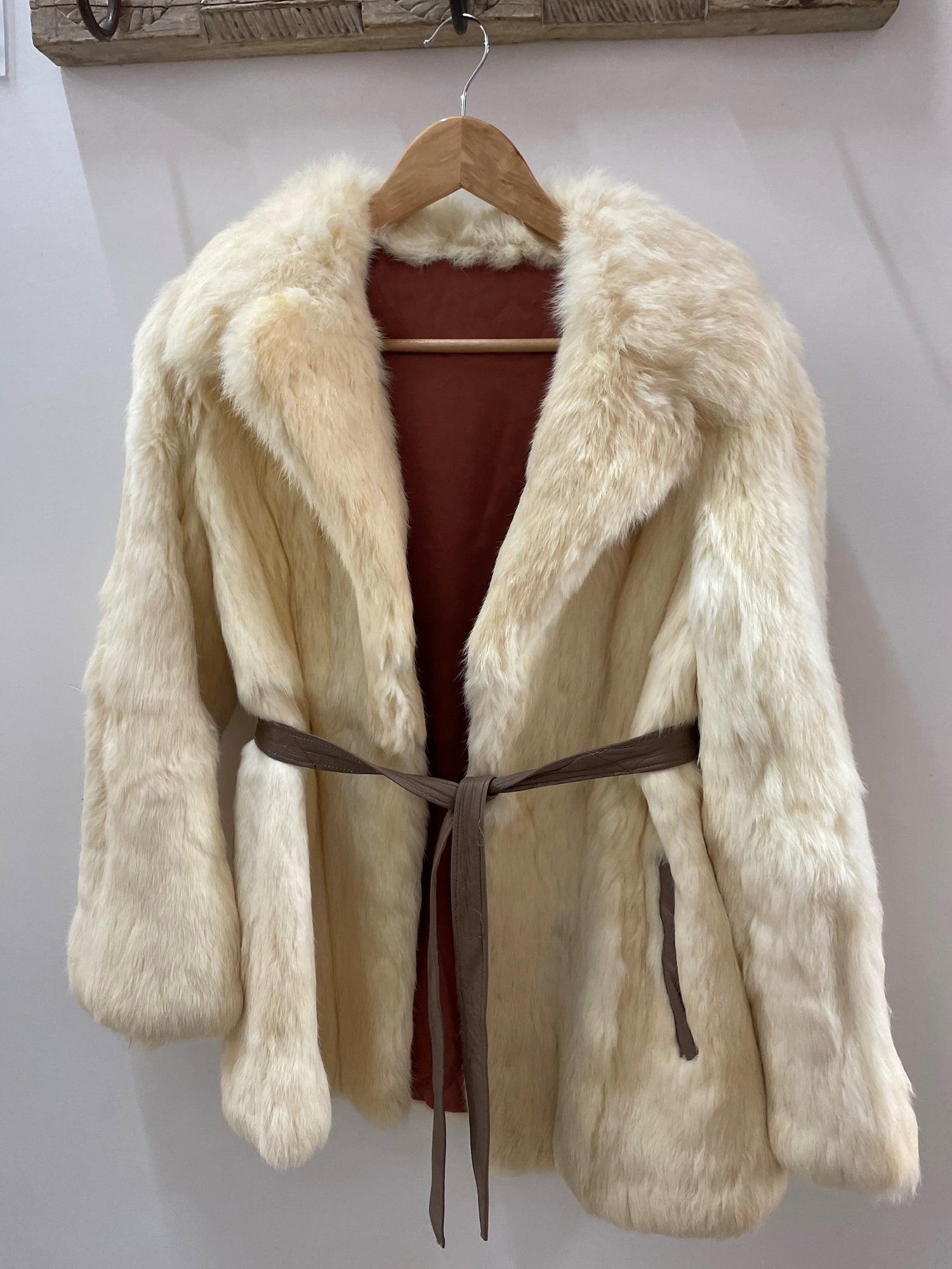 Luxury White Lapin Fur Coat with Leather Belt Vintage Vintage 
